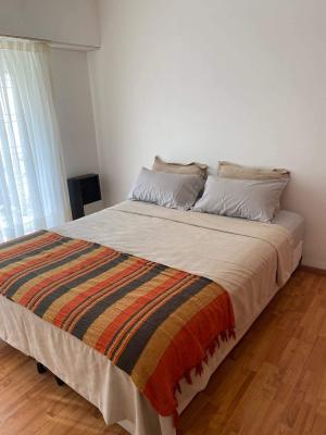 Casa en alquiler en Mar del Plata. 3 ambientes, 1 baño y capacidad de 2 a 4 personas. 