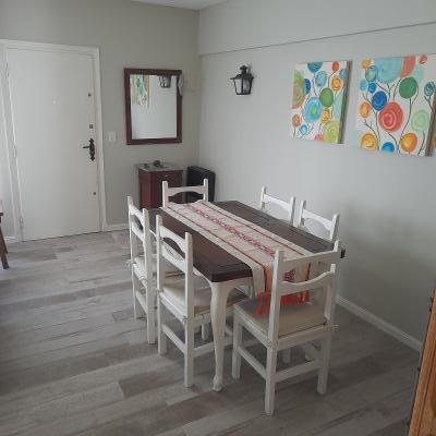 Departamento en alquiler en Mar del Plata. 3 ambientes, 1 baño y capacidad de 2 a 4 personas. 