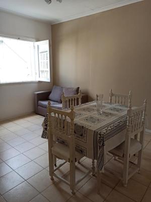 Casa en alquiler en Mar del Plata. 3 ambientes, 1 baño y capacidad de 2 a 6 personas. 