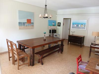 Casa en alquiler en Mar del Plata. 5 ambientes, 2 baños y capacidad de 2 a 7 personas. 