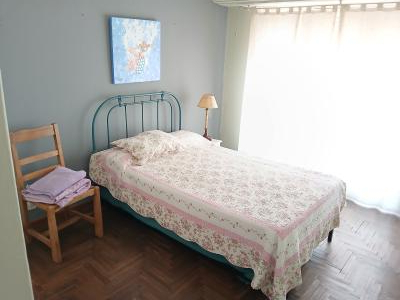 Casa en alquiler en Mar del Plata. 5 ambientes, 2 baños y capacidad de 2 a 7 personas. 