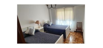 Departamento en alquiler en Mar del Plata. 3 ambientes, 2 baños y capacidad de 1 a 4 personas. 