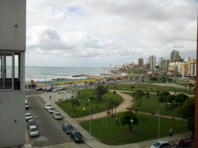 Departamento en alquiler en Mar del Plata. 1 ambientes, 1 baño y capacidad de 1 a 4 personas. A menos de 50 m de la playa