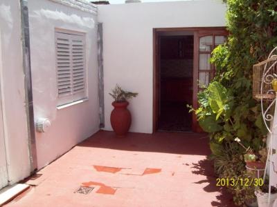 Departamento en alquiler en Mar del Plata. 2 ambientes, 1 baño y capacidad de 4 a 5 personas. A menos de 50 m de la playa