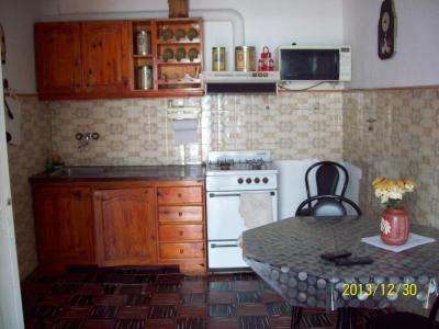 Departamento en alquiler en Mar del Plata. 2 ambientes, 1 baño y capacidad de 4 a 5 personas. A menos de 50 m de la playa