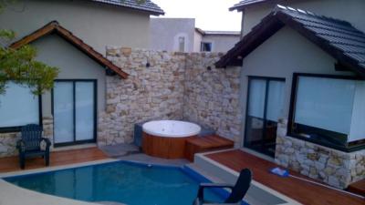 Complejo de Cabañas en alquiler en Mar del Plata. 4 ambientes, 1 baño y capacidad de 4 a 6 personas. 