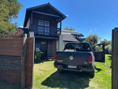 Complejo de Cabañas en alquiler en Mar del Plata. 4 ambientes, 1 baño y capacidad de 4 a 6 personas. 