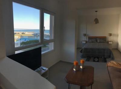 Departamento en alquiler en Mar del Plata. 1 ambientes, 1 baño y capacidad de 1 a 3 personas. A menos de 50 m de la playa