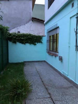 Casa en alquiler en Mar del Plata. 4 ambientes, 2 baños y capacidad de 2 a 5 personas. 