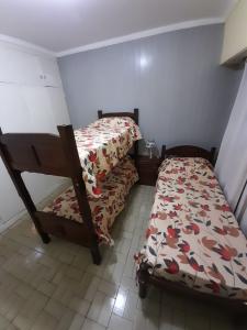 Casa en alquiler en Mar del Plata. 4 ambientes, 2 baños y capacidad de 2 a 5 personas. 