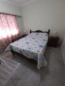 Casa en alquiler en Mar del Plata. 4 ambientes, 2 baños y capacidad de 2 a 5 personas. 