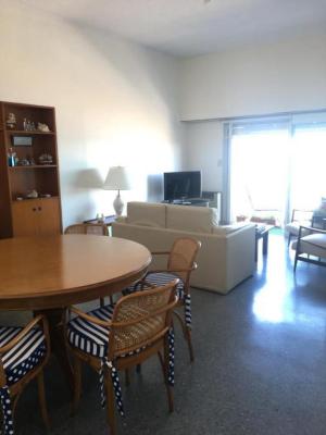 Departamento en alquiler en Mar del Plata. 3 ambientes, 2 baños y capacidad de 3 a 5 personas. A 50 m de la playa