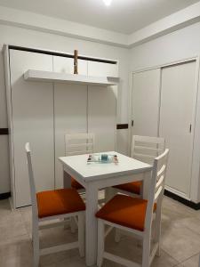 Departamento en alquiler en Mar del Plata. 2 ambientes, 1 baño y capacidad de 1 a 4 personas. A 300 m de la playa