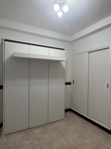 Departamento en alquiler en Mar del Plata. 2 ambientes, 1 baño y capacidad de 1 a 4 personas. A 300 m de la playa