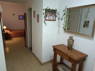 Departamento en alquiler en Mar del Plata. 1 ambientes, 1 baño y capacidad de 1 a 3 personas. A 100 m de la playa