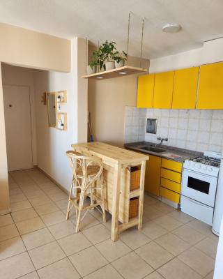 Departamento en alquiler en Mar del Plata. 3 ambientes, 1 baño y capacidad de 1 a 6 personas. 