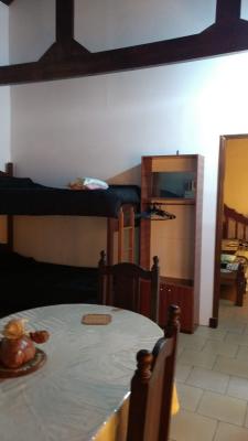 Cabaña en alquiler en Mar del Plata. 2 ambientes, 1 baño y capacidad de 1 a 4 personas. 