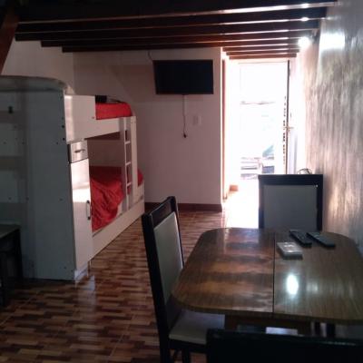 Cabaña en alquiler en Mar del Plata. 2 ambientes, 1 baño y capacidad de 1 a 4 personas. 