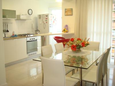Departamento en alquiler en Mar del Plata. 2 ambientes, 2 baños y capacidad de 1 a 4 personas. 