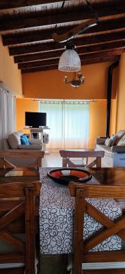 Cabaña en alquiler en Mar del Plata. 3 ambientes, 1 baño y capacidad de 1 a 6 personas. 