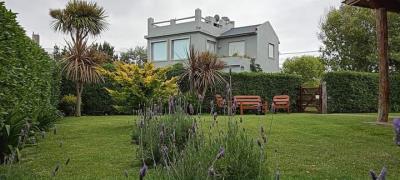 Cabaña en alquiler en Mar del Plata. 3 ambientes, 1 baño y capacidad de 1 a 6 personas. 