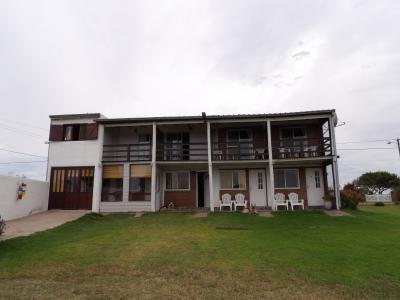 Casa en alquiler en Mar del Plata. 3 ambientes, 1 baño y capacidad de 4 a 5 personas. 