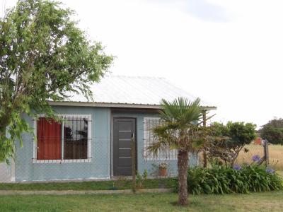 Casa en alquiler en Mar del Plata. 3 ambientes, 1 baño y capacidad de 4 a 5 personas. 