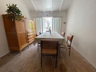 Casa en alquiler en Mar del Plata. 4 ambientes, 2 baños y capacidad de 1 a 7 personas. 