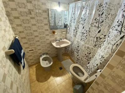 Casa en alquiler en Mar del Plata. 4 ambientes, 2 baños y capacidad de 1 a 7 personas. 