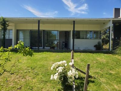 Casa en alquiler en Mar del Plata. 4 ambientes, 1 baño y capacidad de 1 a 4 personas. 
