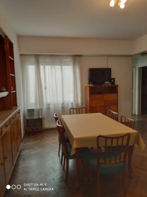 Departamento en alquiler en Mar del Plata. 4 ambientes, 3 baños y capacidad de 5 a 8 personas. 