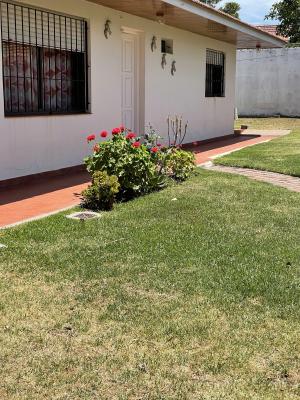 Casa en alquiler en Mar del Plata. 3 ambientes, 1 baño y capacidad de 1 a 7 personas. 