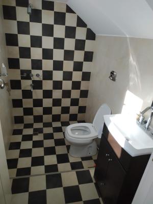 Casa en alquiler en Mar del Plata. 15 ambientes, 6 baños y capacidad de 8 a 10 personas. 