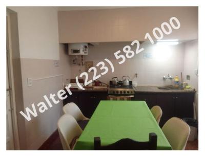 Casa en alquiler en Mar del Plata. 6 ambientes, 2 baños y capacidad de 4 a 14 personas. 