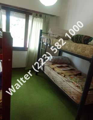 Casa en alquiler en Mar del Plata. 6 ambientes, 2 baños y capacidad de 4 a 14 personas. 