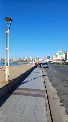 Departamento en alquiler en Mar del Plata. 3 ambientes, 1 baño y capacidad de 1 a 4 personas. 