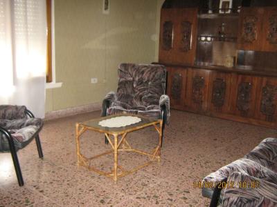 Casa en alquiler en Mar del Plata. 3 ambientes, 1 baño y capacidad de 1 a 5 personas. 