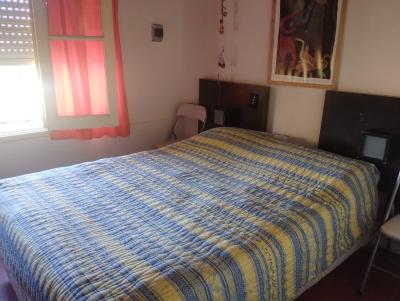 Casa en alquiler en Mar del Plata. 3 ambientes, 1 baño y capacidad de 1 a 4 personas. 