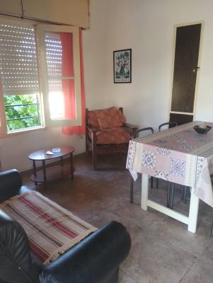 Casa en alquiler en Mar del Plata. 3 ambientes, 1 baño y capacidad de 1 a 4 personas. 
