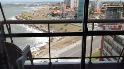 Departamento en alquiler en Mar del Plata. 4 ambientes, 2 baños y capacidad de 2 a 6 personas. 