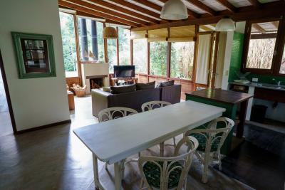 Cabaña en alquiler en Mar del Plata. 3 ambientes, 1 baño y capacidad de 1 a 5 personas. 