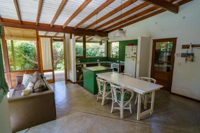 Cabaña en alquiler en Mar del Plata. 3 ambientes, 1 baño y capacidad de 1 a 5 personas. 